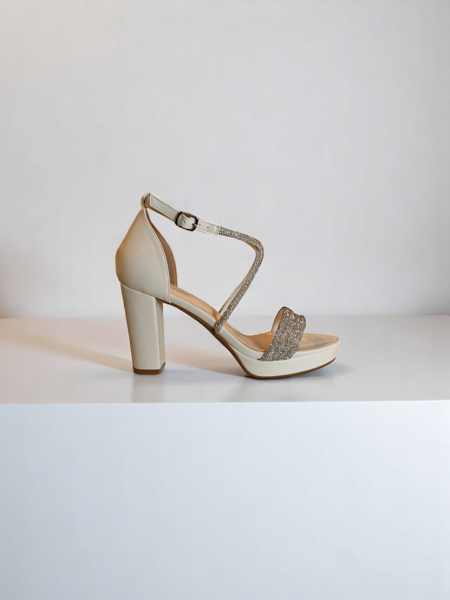 TOP MODA White Heels